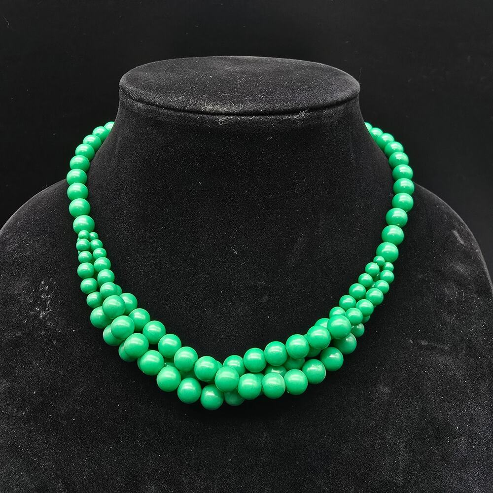 Green Twisted Beaded Necklace Vintage Costume Jewelry Acrylic Plastic - Picture 5 of 5